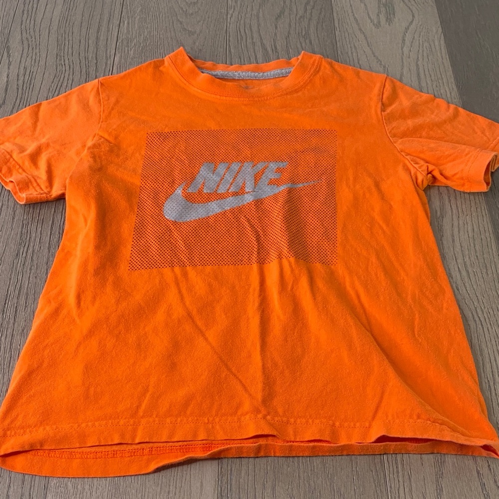 Nike Kids Size XS Vibrant Orange Tee - 1179
